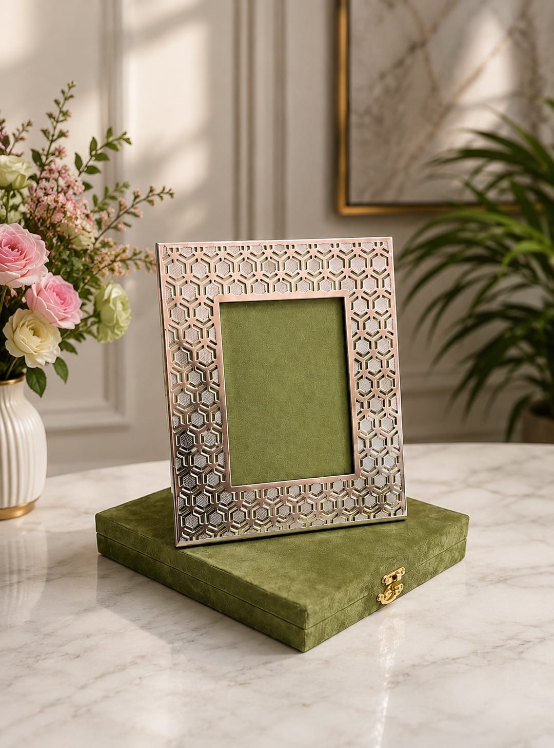 Maverics Geometric Brass Photo Frame – Green Velvet Gift Box