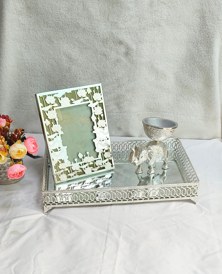 Elegant Silver Serve & Display Combo – 2 Glass Jars, Hexa Tray & Photo Frame (Copy) (Copy) (Copy) (Copy)