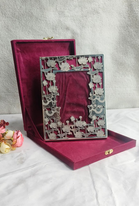 Metallic Grace Photo Frame – 9x7" with Decorative Jali Pattern