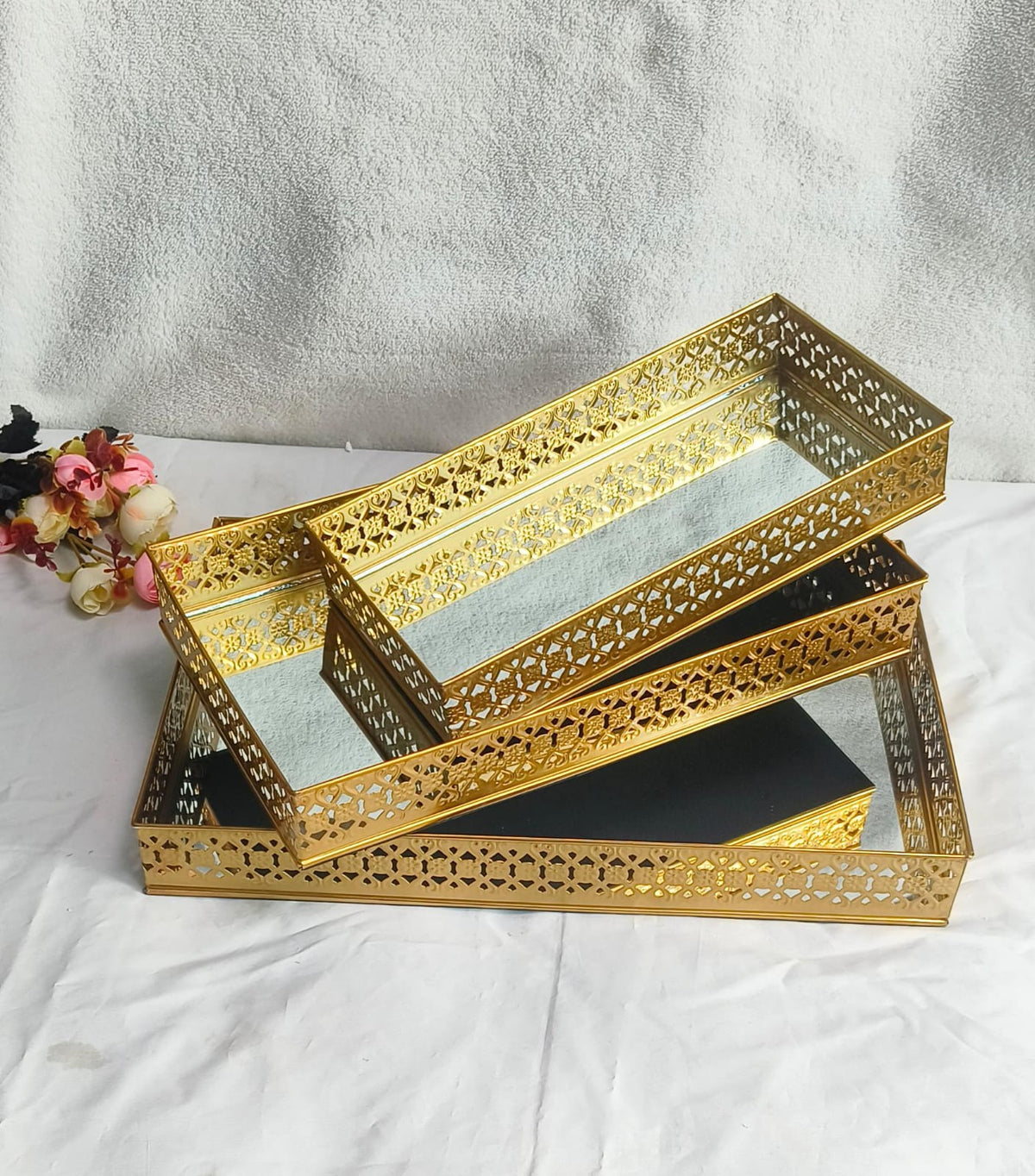 Designer Mirror Tray with Golden Border – Elegant New Look for Home Decor & Serving